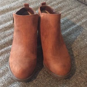 Carlos Santana womens 7.5 brown ankle boots